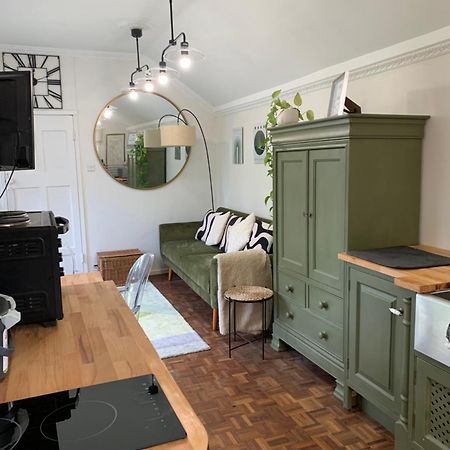 Newly Refurbished One Bedroom With Additional Sofa Bed Self Contained Flat In Garden Abbots Langley Екстериор снимка