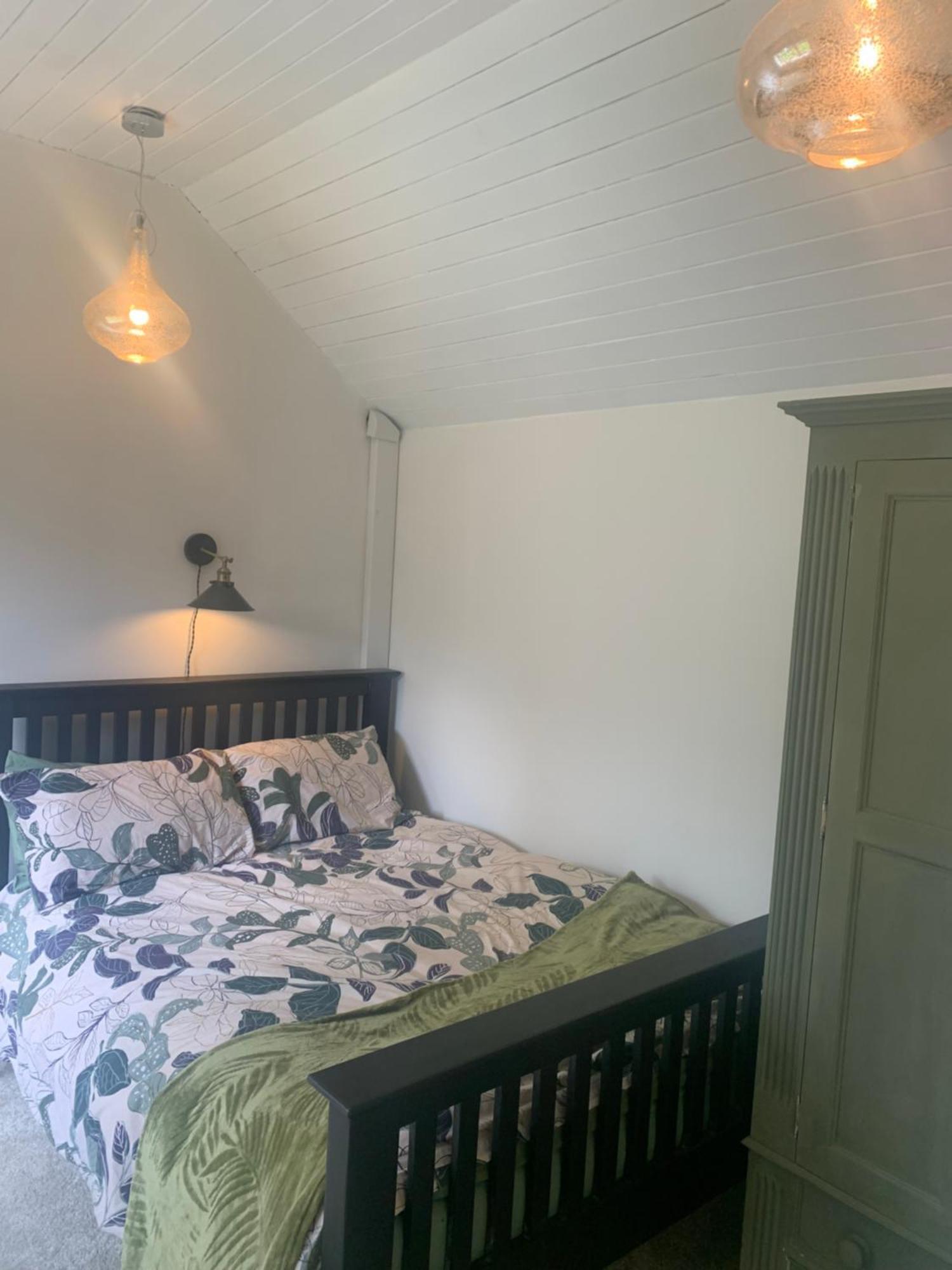 Newly Refurbished One Bedroom With Additional Sofa Bed Self Contained Flat In Garden Abbots Langley Екстериор снимка